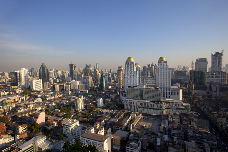 Bangkok Thailand - april21,2015: hohe Winkelsicht von Bangkok-Wolkenkratzer an pratunam Bezirk einer des Geschäftszentrumbereichs stockfoto Bangkok Thailand - april21,2015: hohe Winkelsicht von Bangkok-Wolkenkratzer an pratunam Bezirk einer des Geschäftszentrumbereichs stockfoto