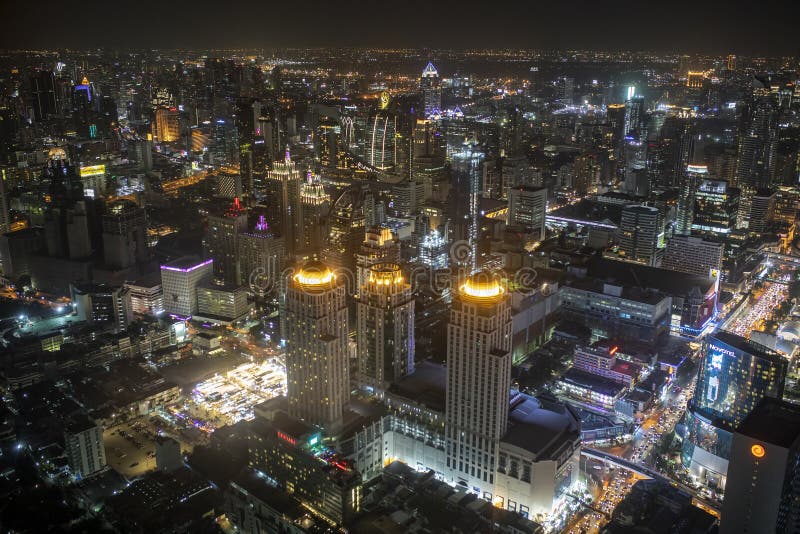 Bangkok Thailand - august21,22018: hohe Winkelsicht von städtischen Skylinen im Herzen von Bangkok-Ansicht von baiyoke Turm frühe lizenzfreies stockbild Bangkok Thailand - august21,22018: hohe Winkelsicht von städtischen Skylinen im Herzen von Bangkok-Ansicht von baiyoke Turm frühe lizenzfreies stockbild