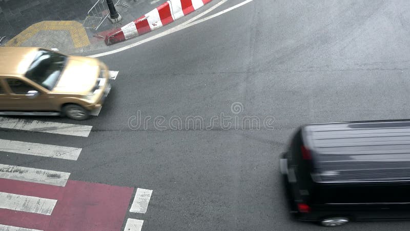 BANGKOK, THAILAND - 5. Dezember 2017: Straßenverkehr in Bangkok