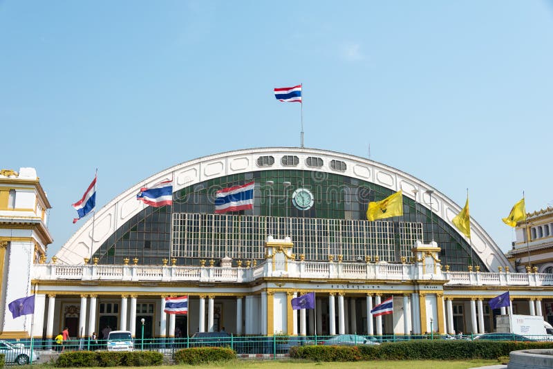 Bangkok, Thailand - 09 februari 2015: Het Station van Bangkok (Krungt stock foto Bangkok, Thailand - 09 februari 2015: Het Station van Bangkok (Krungt stock foto