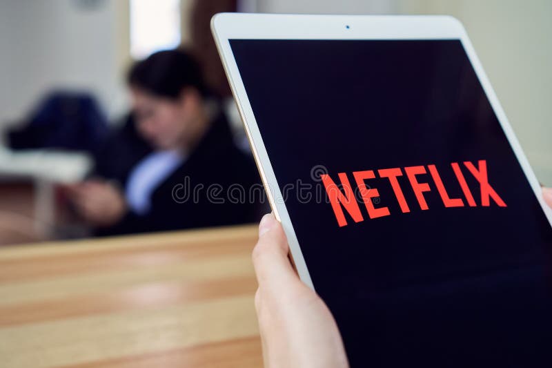 Bangkok, Thailand - Februari 26, 2018: Netflix app op het tabletscherm Netflix is de internationale belangrijke abonnementsdienst