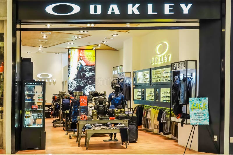 Oakley Store Stock Photo - Download Image Now - Brand Name, Building  Entrance, Building Exterior - iStock