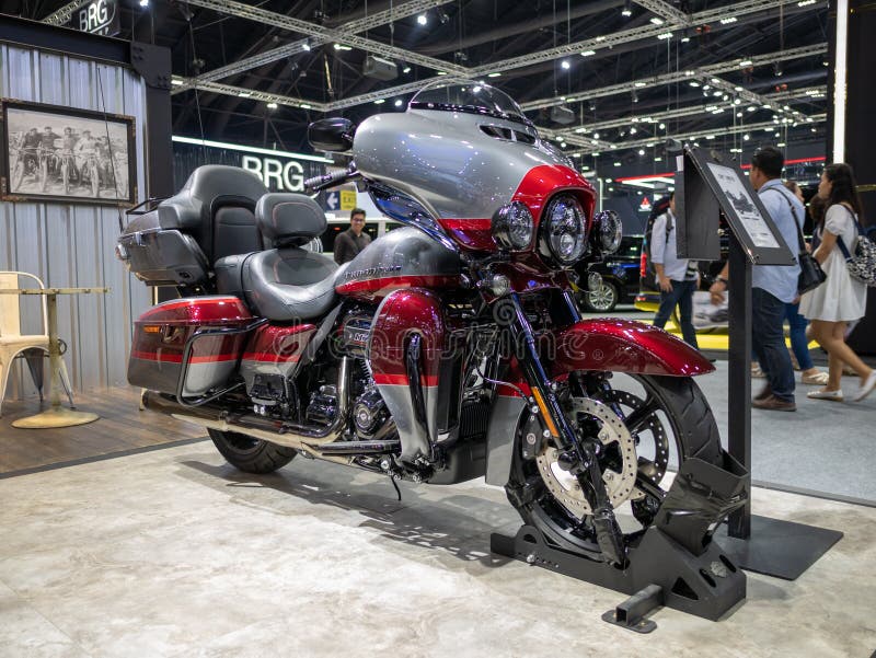 Bangkok, Thailand - 30. November 2018: Harley-Davidson Motorcycle und Zusatz an Bewegungsausstellung 2018 Thailands international stockfotos Bangkok, Thailand - 30. November 2018: Harley-Davidson Motorcycle und Zusatz an Bewegungsausstellung 2018 Thailands international stockfotos