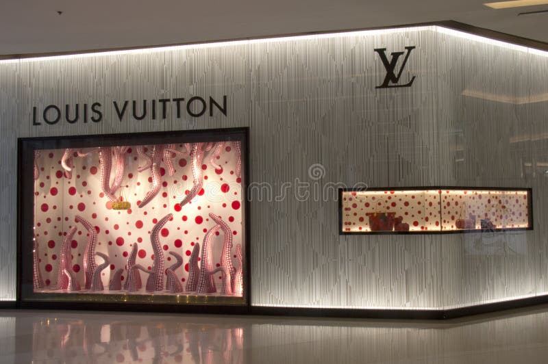 BANGKOK, THAILAND - OCT ELFDE: Louis Vuitton-opslag in Siam Parago royalty-vrije stock foto BANGKOK, THAILAND - OCT ELFDE: Louis Vuitton-opslag in Siam Parago royalty-vrije stock foto