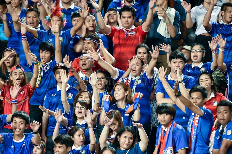 BANGKOK THAÏLANDE NOV12 : 2015 fans non identifiées de suppo de la Thaïlande photographie stock BANGKOK THAÏLANDE NOV12 : 2015 fans non identifiées de suppo de la Thaïlande photographie stock