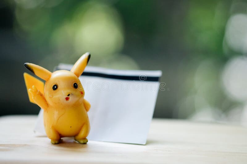 Foto de Modelo Plástico De Um Brinquedo De Pokemon Dialga Da Refeição Feliz  De Mcdonald S Em Um Fundo Azul e mais fotos de stock de Pokémon - iStock