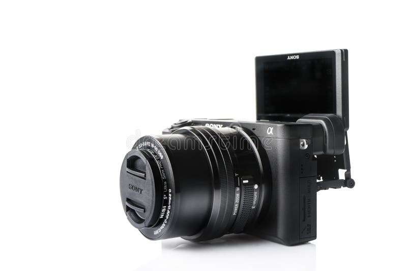 BANGUECOQUE, TAIL?NDIA 26 DE ABRIL DE 2019: Equipamento profissional da fotografia dos fot?grafo no est?dio Sony a6400 com lente fotografia de stock royalty free BANGUECOQUE, TAIL?NDIA 26 DE ABRIL DE 2019: Equipamento profissional da fotografia dos fot?grafo no est?dio Sony a6400 com lente fotografia de stock royalty free