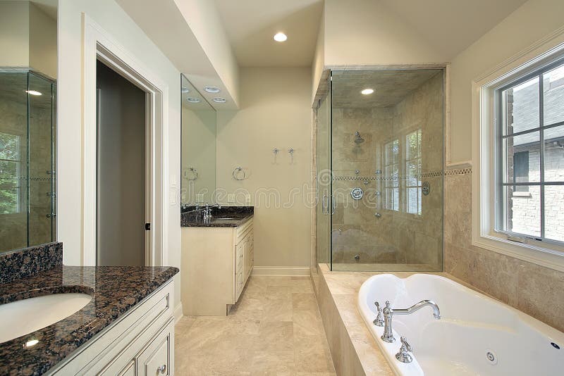 Casa de banho principal em construção nova fotografia de stock royalty free