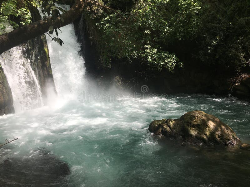 Bach Hermon mit Banias Fall, Golanhöhen, Israel Stock Photo - Alamy