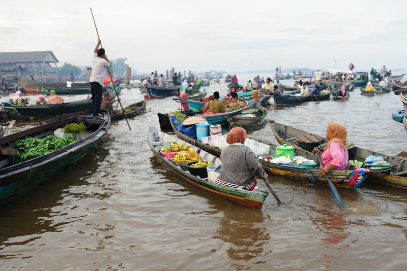 Banjarmasin που επιπλέει την αγορά &t στοκ φωτογραφία με δικαίωμα ελεύθερης χρήσης