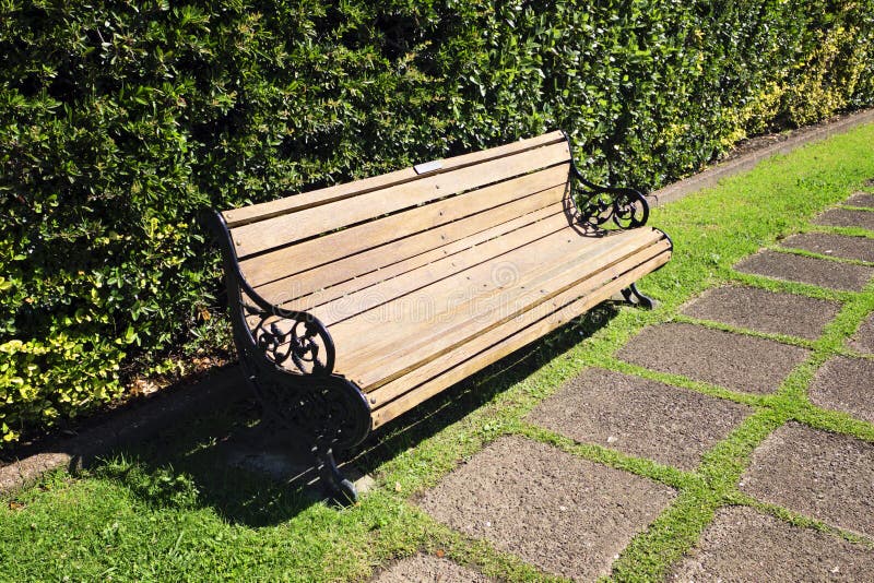 Bank im Park stockfoto. Bild von bürgersteig, garten 88105848