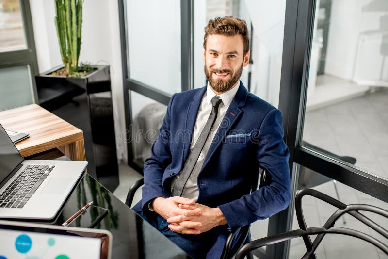 Bankir på kontoret royaltyfri bild Bankir på kontoret royaltyfri bild