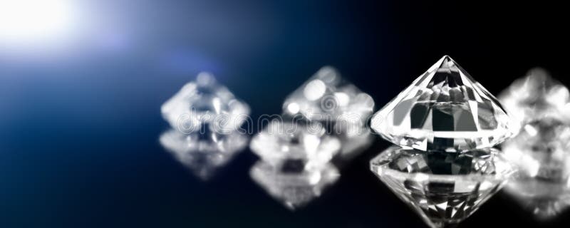 Bannière, bijoux de diamants, impeccables et parfaits coupés brillants image stock Bannière, bijoux de diamants, impeccables et parfaits coupés brillants image stock