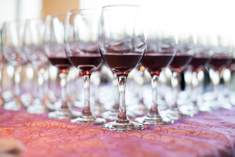Banquet et épouser des verres de Champagne images stock Banquet et épouser des verres de Champagne images stock
