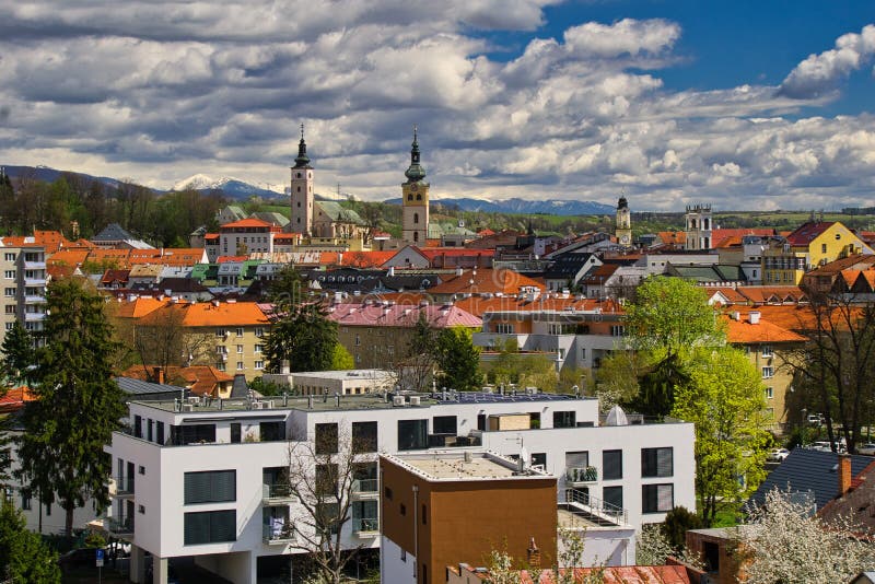 Mesto Banská Bystrica na jar s Nízkymi Tatrami na obzore