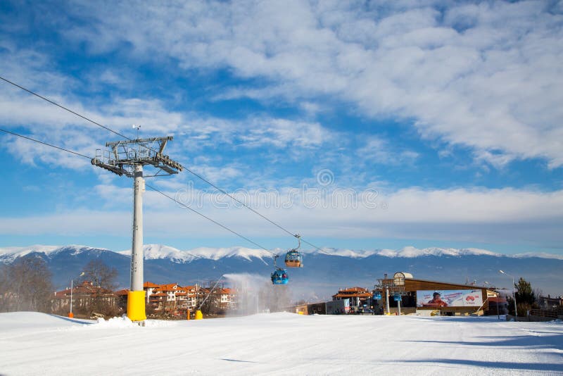 Bansko narty stacja, wagonu kolei linowej dźwignięcie, Bułgaria zdjęcie stock