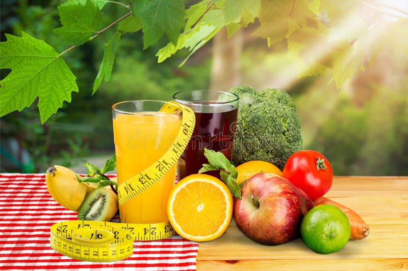 Banta begreppet för frukosten för viktförlust på bakgrund arkivfoto Banta begreppet för frukosten för viktförlust på bakgrund arkivfoto