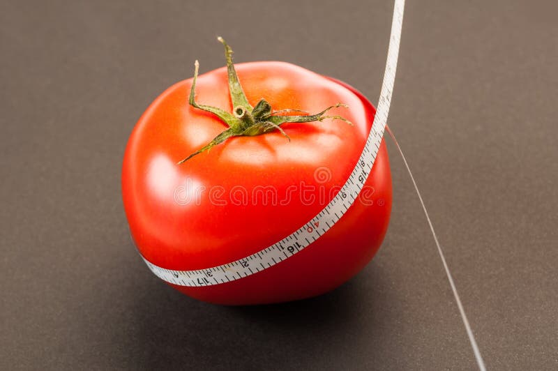 Banta med rött tomatbegrepp arkivbild Banta med rött tomatbegrepp arkivbild