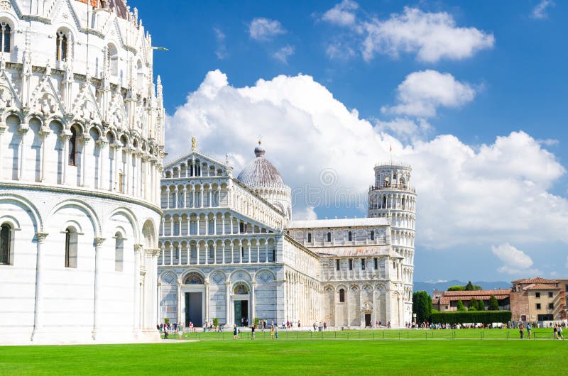 Baptistery Battistero de Pisa, domo Cattedrale da catedral de Pisa e torre inclinada imagem de stock royalty free Baptistery Battistero de Pisa, domo Cattedrale da catedral de Pisa e torre inclinada imagem de stock royalty free