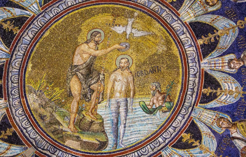 baptistryitaly neon ravenna royaltyfria bilder baptistryitaly neon ravenna royaltyfria bilder