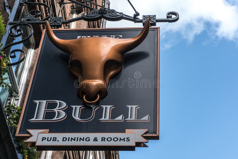 Bar de Bull em Londres foto de stock Bar de Bull em Londres foto de stock