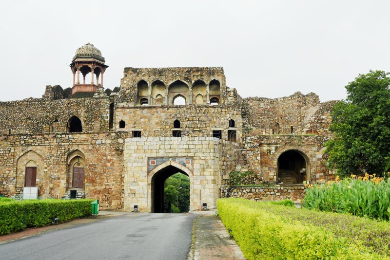 Bara Darwaza interior