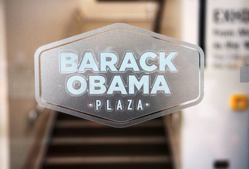 Barack Obama Plaza em Moneygall, condado de Offaly, Irlanda, casa irlandesa ancestral do presidente Obama fotografia de stock royalty free Barack Obama Plaza em Moneygall, condado de Offaly, Irlanda, casa irlandesa ancestral do presidente Obama fotografia de stock royalty free
