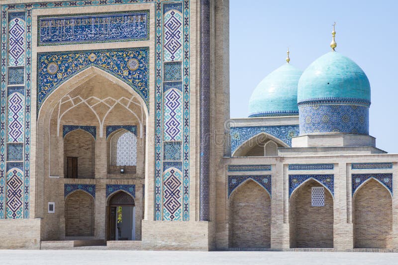 Barak Khan madrasah Ο τετραγωνικός ιμάμης Hazrati ιμαμών Hast είναι ένα religi στοκ φωτογραφία με δικαίωμα ελεύθερης χρήσης Barak Khan madrasah Ο τετραγωνικός ιμάμης Hazrati ιμαμών Hast είναι ένα religi στοκ φωτογραφία με δικαίωμα ελεύθερης χρήσης