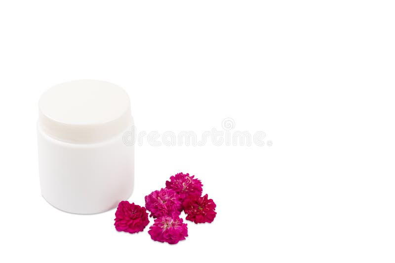 Barattolo bianco di mocap per crema, balsamo, lozione e le piccole rose su un fondo bianco Isolato, primo piano flatlay, copyspac fotografia stock libera da diritti Barattolo bianco di mocap per crema, balsamo, lozione e le piccole rose su un fondo bianco Isolato, primo piano flatlay, copyspac fotografia stock libera da diritti