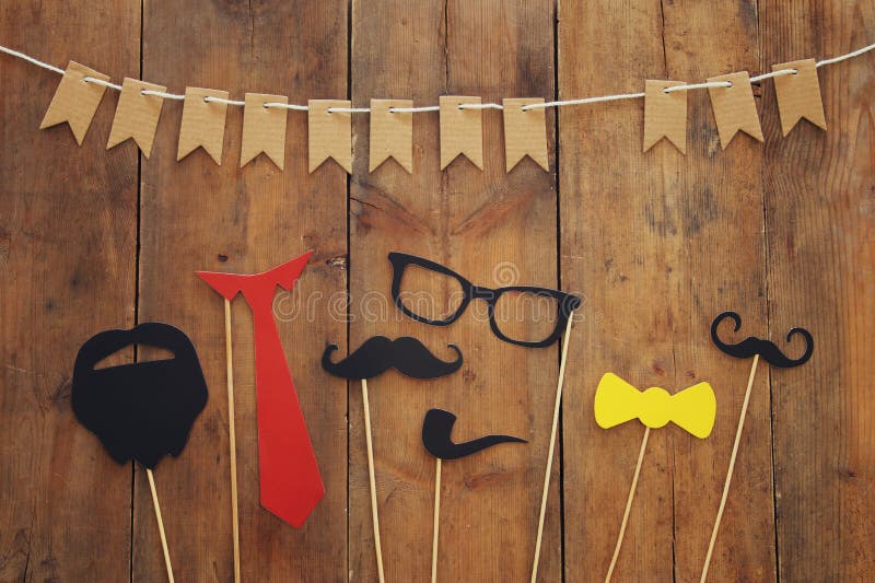 barba, vetri, baffi, legame ed arco divertenti Father& x27; concetto di giorno di s immagini stock barba, vetri, baffi, legame ed arco divertenti Father& x27; concetto di giorno di s immagini stock