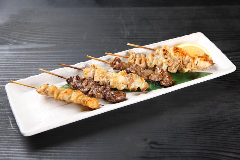 YAKITORI, spiedini di pollo alla griglia giapponesi fotografia stock libera da diritti
