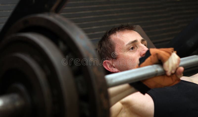 Barbell di weightlifting di allenamento di Bodybuilding