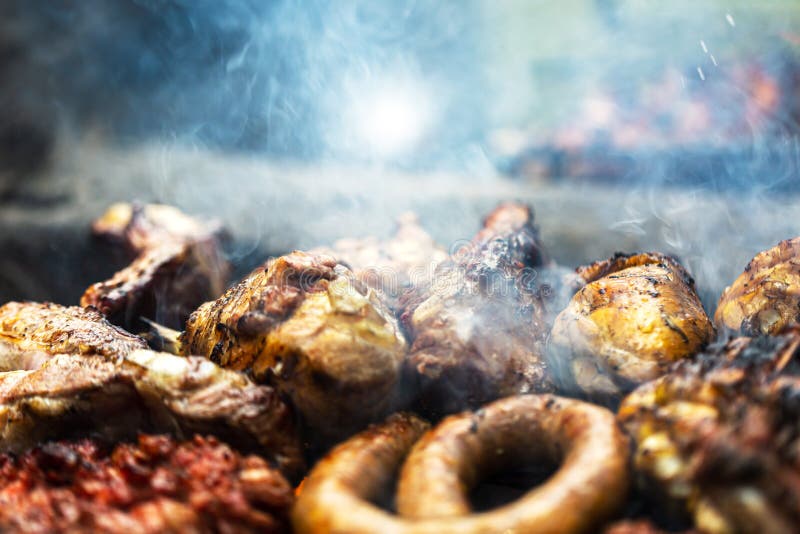 Barbeque Grill, Gemengd Vlees, Op Open Lucht Gekookt Stock Barbeque Grill, Gemengd Vlees, Op Open Lucht Gekookt Stock