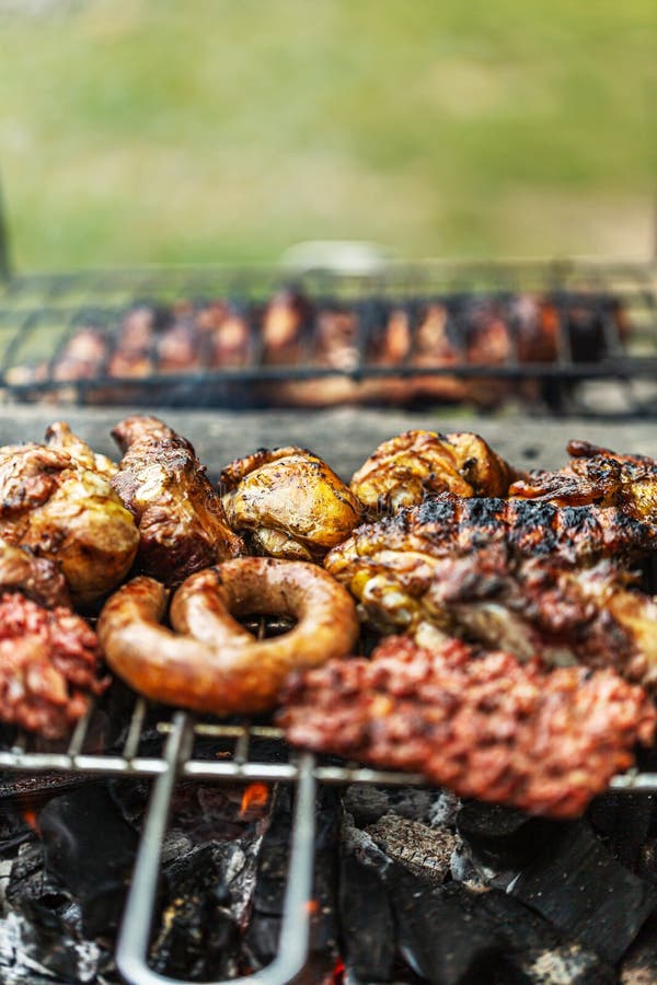 Barbeque Grill, Gemengd Vlees, Op Open Lucht Gekookt Stock Barbeque Grill, Gemengd Vlees, Op Open Lucht Gekookt Stock