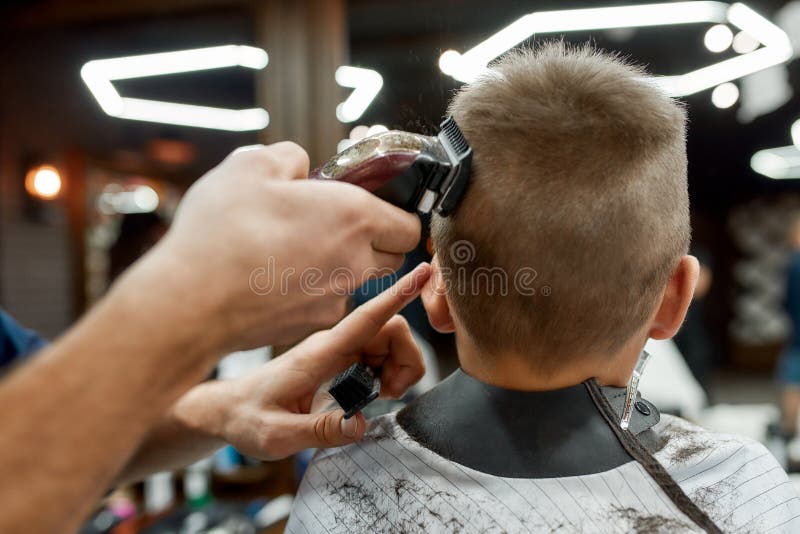 Haircuts for Kids. Barber Making Haircut with Electric Hair Clipper for  Little Boy at Barber Shop. Using a Trimmer Stock Image - Image of beauty,  head: 183381429