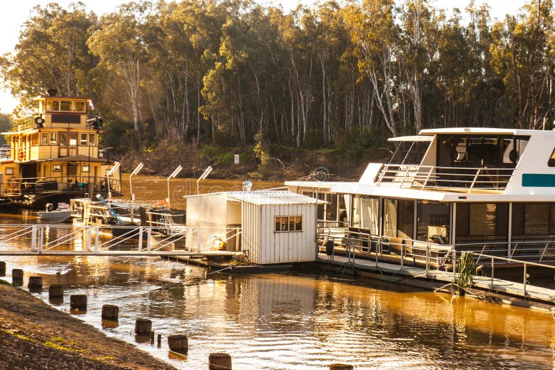 Barca Fotos De Stock - Download 3,842 Fotos Libres de Derechos