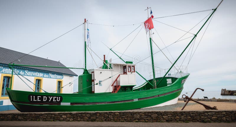 Barca il corsaro sul porto di porto Joinville, Francia immagini stock libere da diritti Barca il corsaro sul porto di porto Joinville, Francia immagini stock libere da diritti