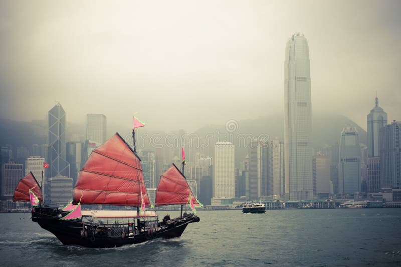 Barca a vela di stile cinese a Hong Kong fotografia stock Barca a vela di stile cinese a Hong Kong fotografia stock