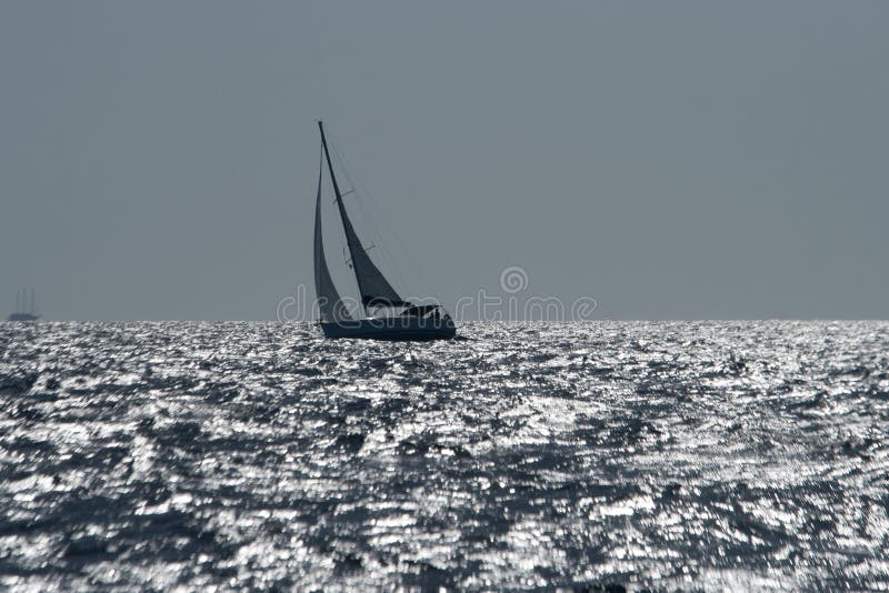 Barca A Vela Su Mare Agitato Immagine Stock Immagine Di Sailboat Estate