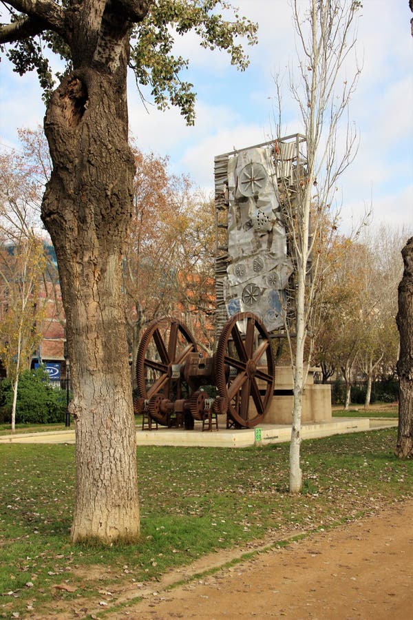 Barcelona, España, Enero De Un Trabajo Del Arte Moderno Es Monumento a La Revolución Industrial Foto editorial - Imagen de vacaciones: 138181236