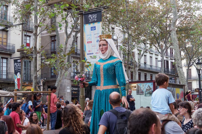 Barcelona, Espanha - 24 de setembro de 2016: O festival anual Giants de Merce do La desfila imagens de stock Barcelona, Espanha - 24 de setembro de 2016: O festival anual Giants de Merce do La desfila imagens de stock