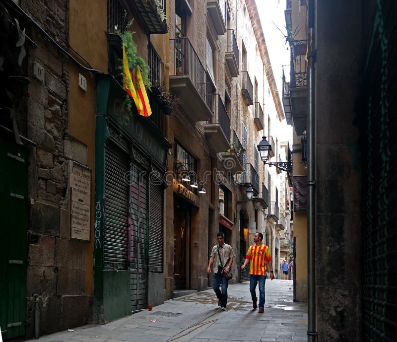 Barcelona, España - 17 de mayo de 2014: Las fans del FC Barcelona van al partido fotos de archivo Barcelona, España - 17 de mayo de 2014: Las fans del FC Barcelona van al partido fotos de archivo