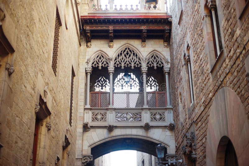 Barcelona, España - puente de suspiros en el distrito viejo de Barri Gotic de la ciudad foto de archivo libre de regalías Barcelona, España - puente de suspiros en el distrito viejo de Barri Gotic de la ciudad foto de archivo libre de regalías