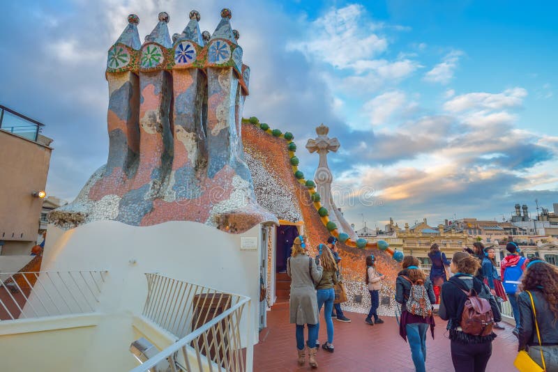 BARCELONA, SPAIN - APRIL 28: Tourists on the roof terrace of the Casa Batllo on April 28, 2016 in Barcelona, Spain royalty free stock photography BARCELONA, SPAIN - APRIL 28: Tourists on the roof terrace of the Casa Batllo on April 28, 2016 in Barcelona, Spain royalty free stock photography
