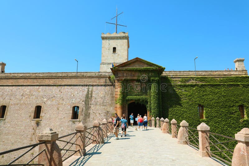 BARCELONA, SPAIN - JULY 12, 2018: entrance of Montjuic Castle people visiting the old military fortress on top of Montjuïc hill stock image BARCELONA, SPAIN - JULY 12, 2018: entrance of Montjuic Castle people visiting the old military fortress on top of Montjuïc hill stock image