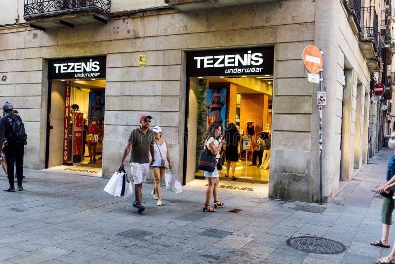 Barcelona, Spain - July 17, 2021. Logo and Facade of Tezenis Belonging To  the Calzedonia Group, an Italian Company that Produces Editorial Image -  Image of logo, sell: 225548225