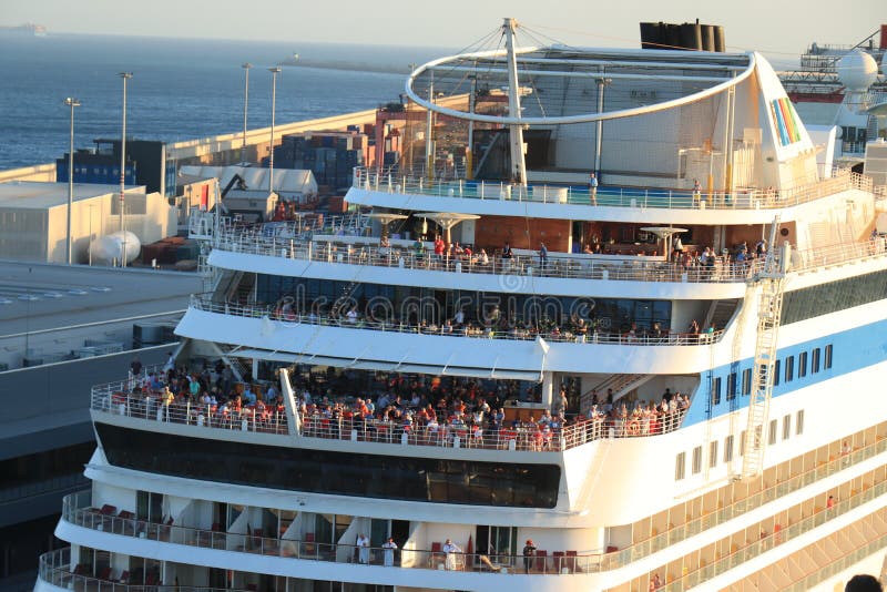 cruise terminal barcelona aida