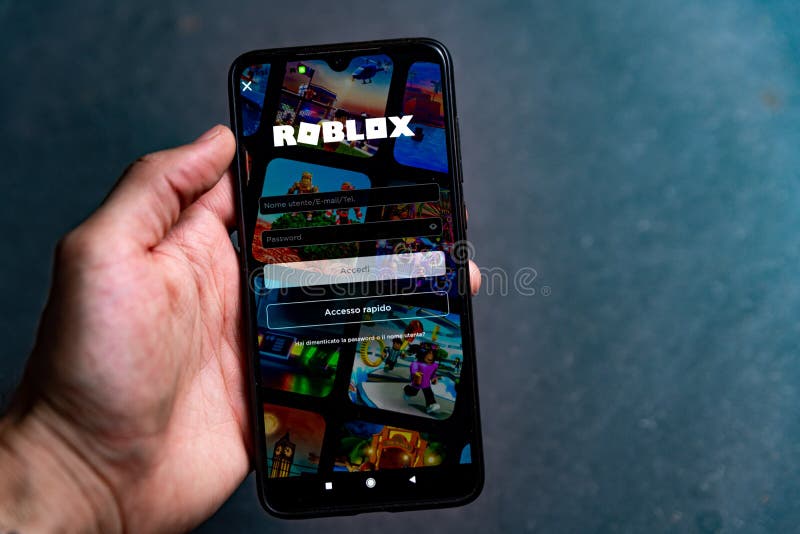 Repositório De Aplicativos Roblox. Fechar Smartphone Com Aplicativo Roblox.  Moscou 2 De Março De 2021 Foto Editorial - Imagem de jogo, telefone:  212097366