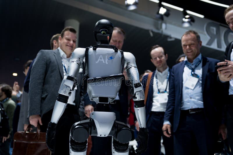 Barcelona Spanien 4 März 2025 : Ein humanoider Roboter der Firma Unitree ist auf dem Mobile World Congress 2025 zu sehen lizenzfreies stockfoto