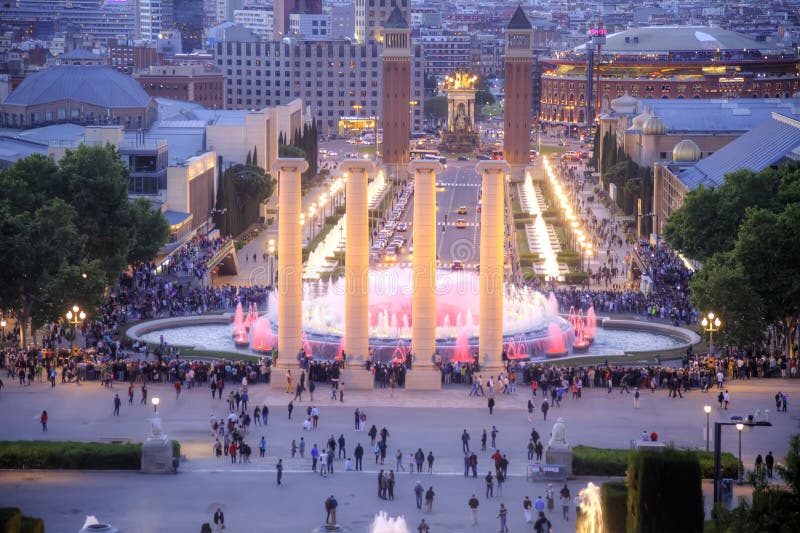 Barcelona Zingende fonteinen van Montjuic royalty-vrije stock foto Barcelona Zingende fonteinen van Montjuic royalty-vrije stock foto